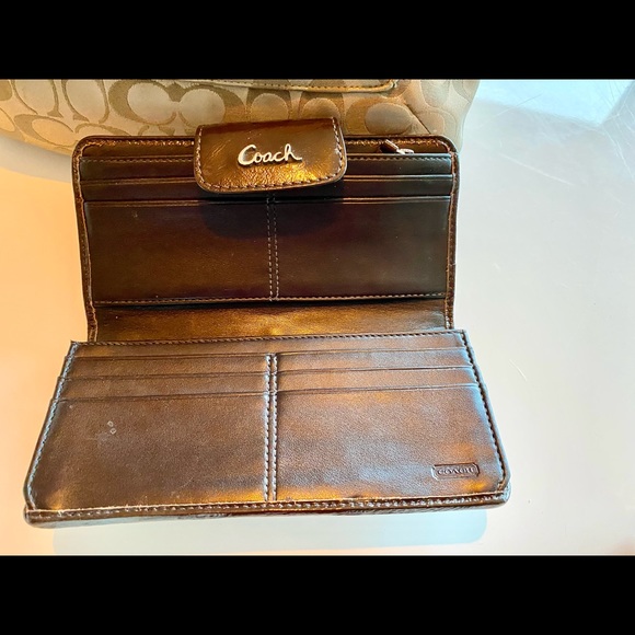 Coach ladies large wallet - Picture 3 of 3